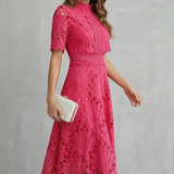 EGLĖ – Elegantiška nėrinių midi suknelė