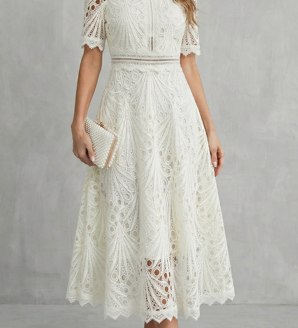 EGLĖ – Elegantiška nėrinių midi suknelė