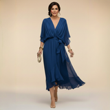 Monica – nesenstanti elegancija ir V formos iškirptė