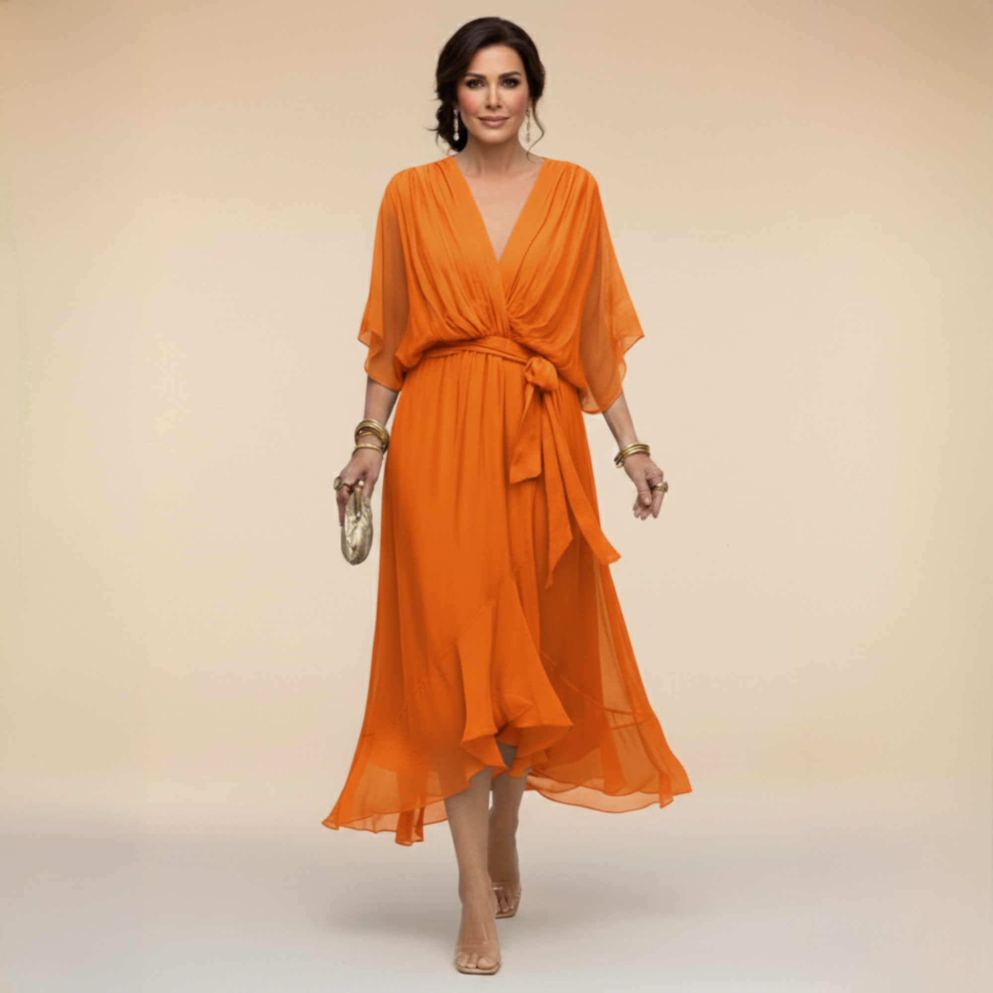 Monica – nesenstanti elegancija ir V formos iškirptė