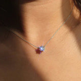 Elegantiškas Solitaire pakabukas su kristalu